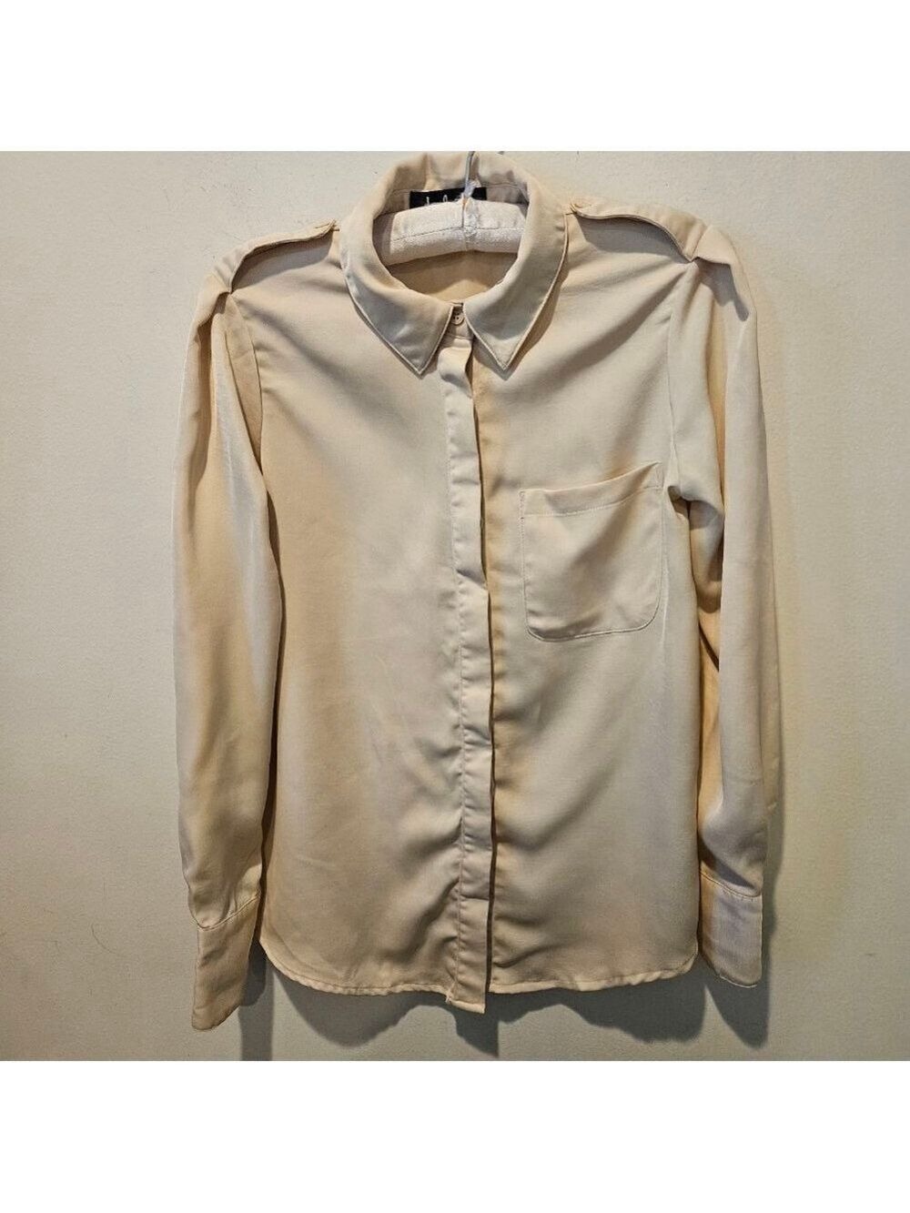 Women's Lulus NWOT Creme Long Sleeve Button Down Satin Blouse XS